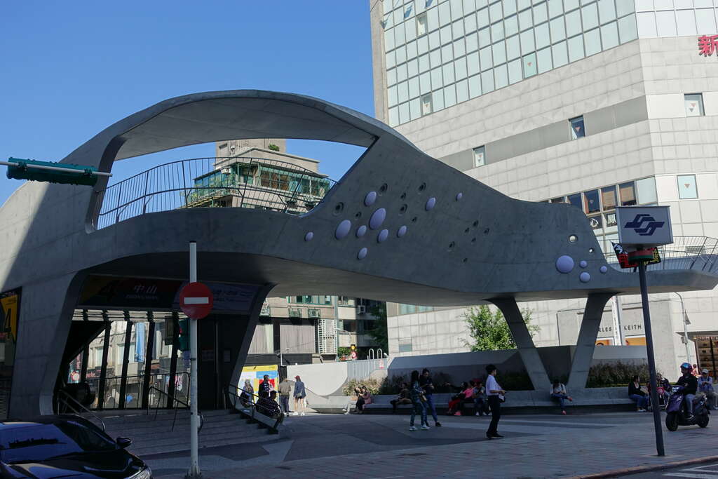 MRT Zhongshan Station Area_Xinzhongshan Linear Park