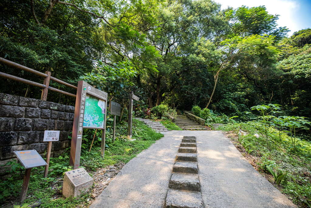 Wuzhi Mountain System: Jinmianshan Hiking Trail