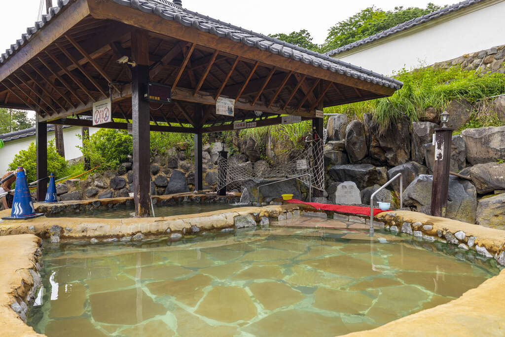 Beitou Park Outdoor Hot Spring Bathing Pool