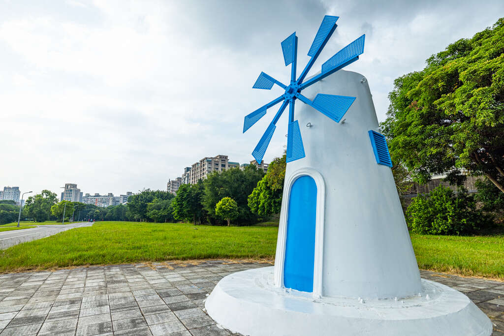 风车装置艺术(图片来源：台北市政府观光传播局)
