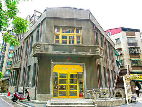 Guling Street Avant-Garde Theater