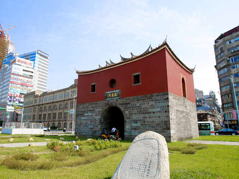 Taipei City Wall-North Gate (Cheng'en Gate)