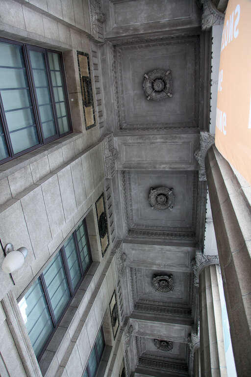 台灣博物館分館(原土地銀行)_羅馬柱廊天花板一景_許宜容攝
