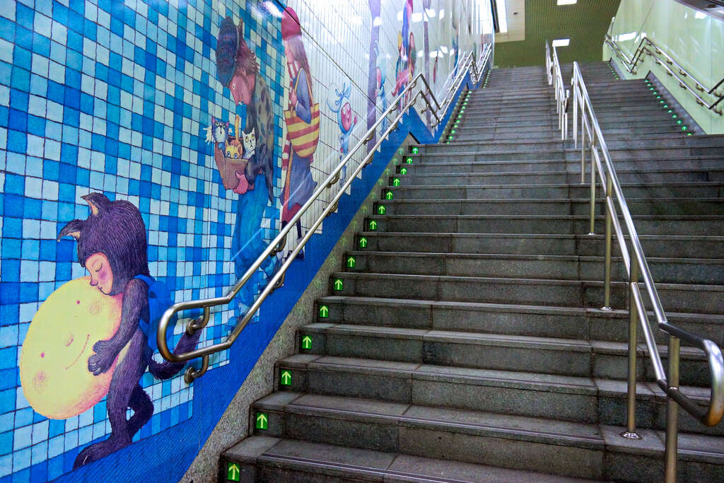 几米主题南港站_以几米畅销书《地下铁》的插画作品为设计_摄影/高赞贤