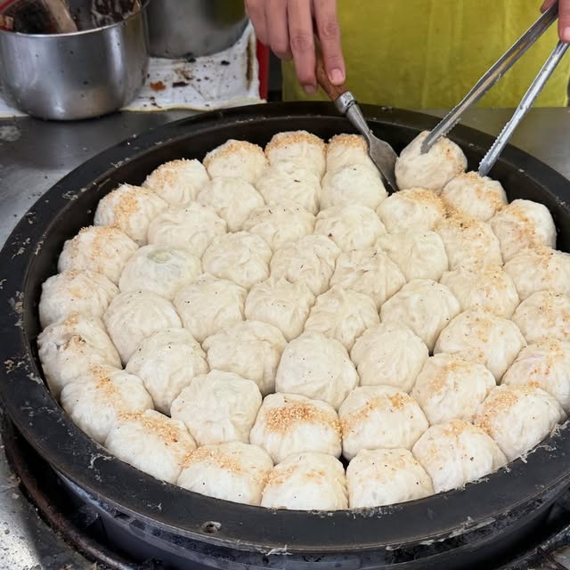 賞完竹子湖繡球花衝 #士林夜市 吃美食！