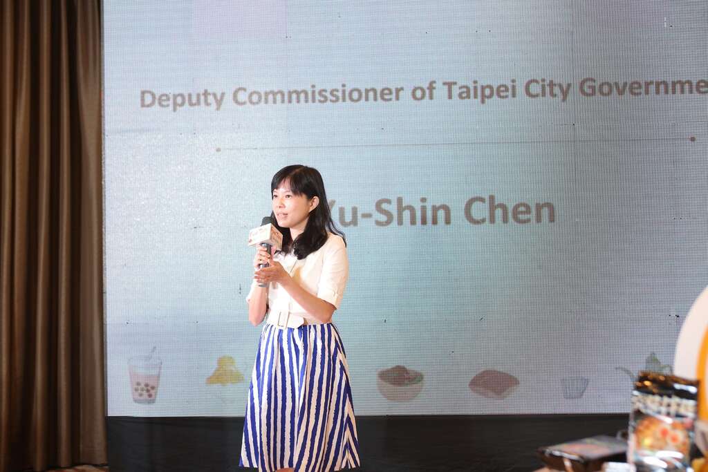 觀傳局副局長陳譽馨在產品發表會上介紹臺北豐富的觀光資源