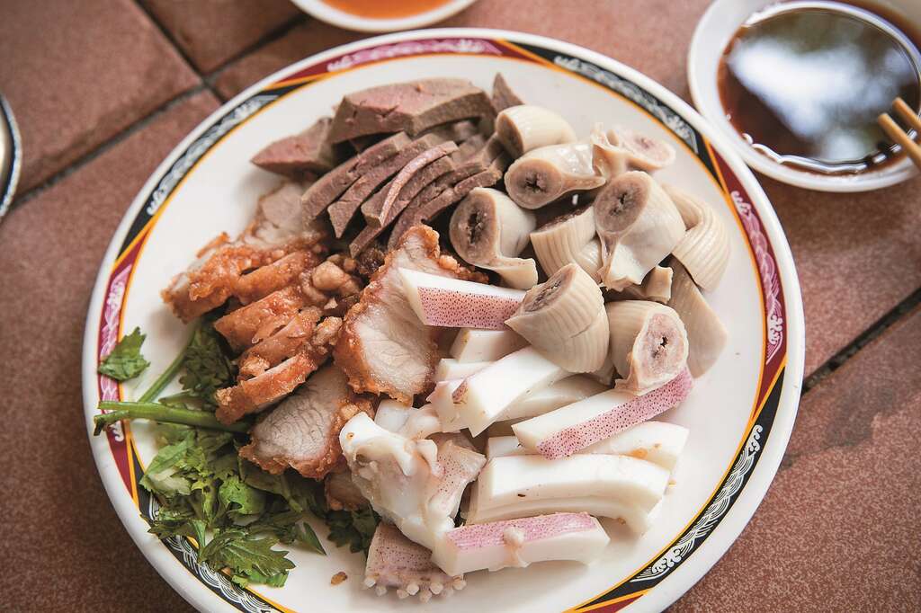 台北经典黑白切　摊头简单好滋味
