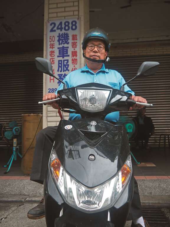 与时间赛跑的车行老板谢春明　北投限定机车快递