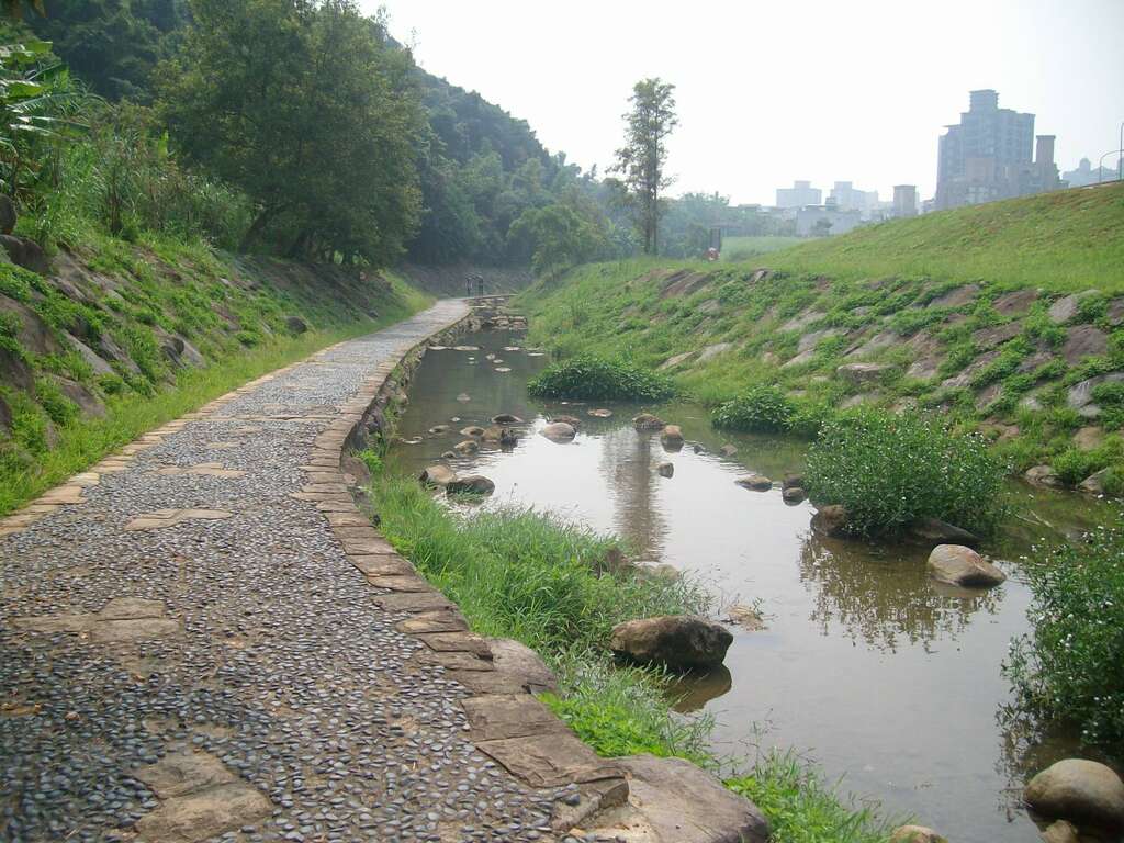 暑假動起來,親山近水逍遙遊
