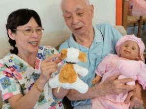 台北画刊559期—狗医生‧婴儿娃娃 助失智长者乐开怀