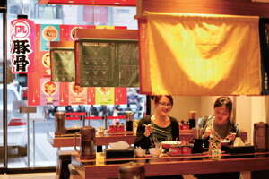 台北画刊557期—偶像级美食 吹起联合国风