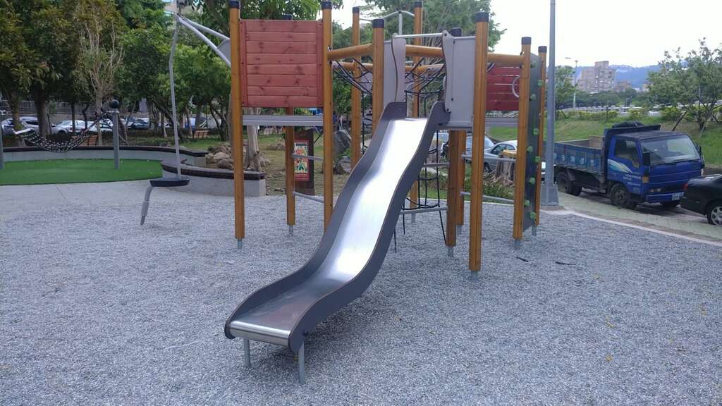 Playground Facilities Renewed for Beitou’s Ronghua Park