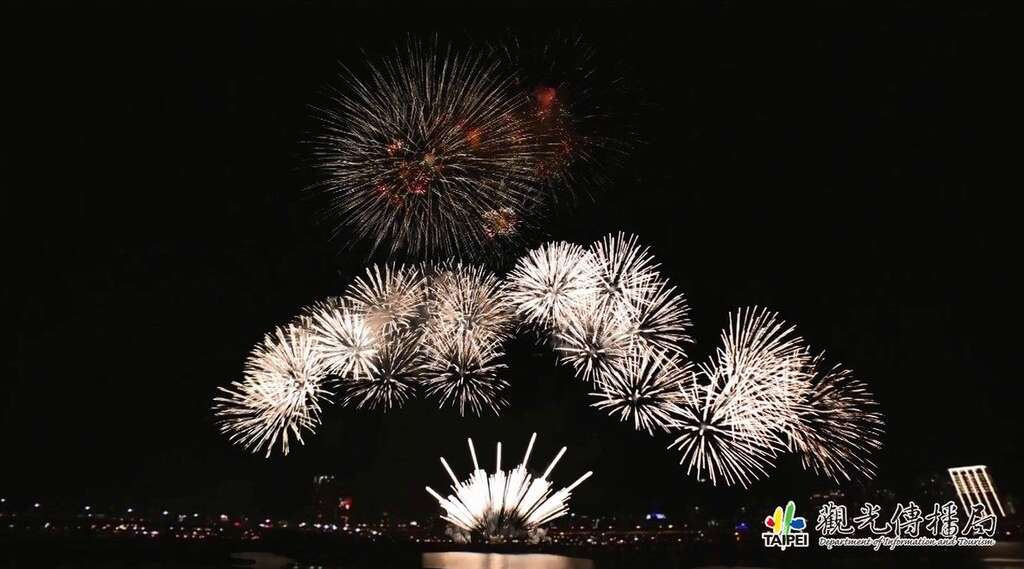 今年首创水幕烟火秀，长度5分20秒，谐音代表「我爱你」