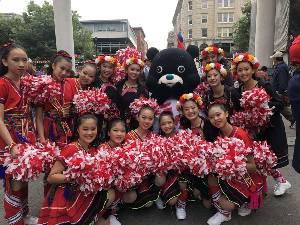 熊讚參與國慶大遊行，提前於波士頓慶祝國慶