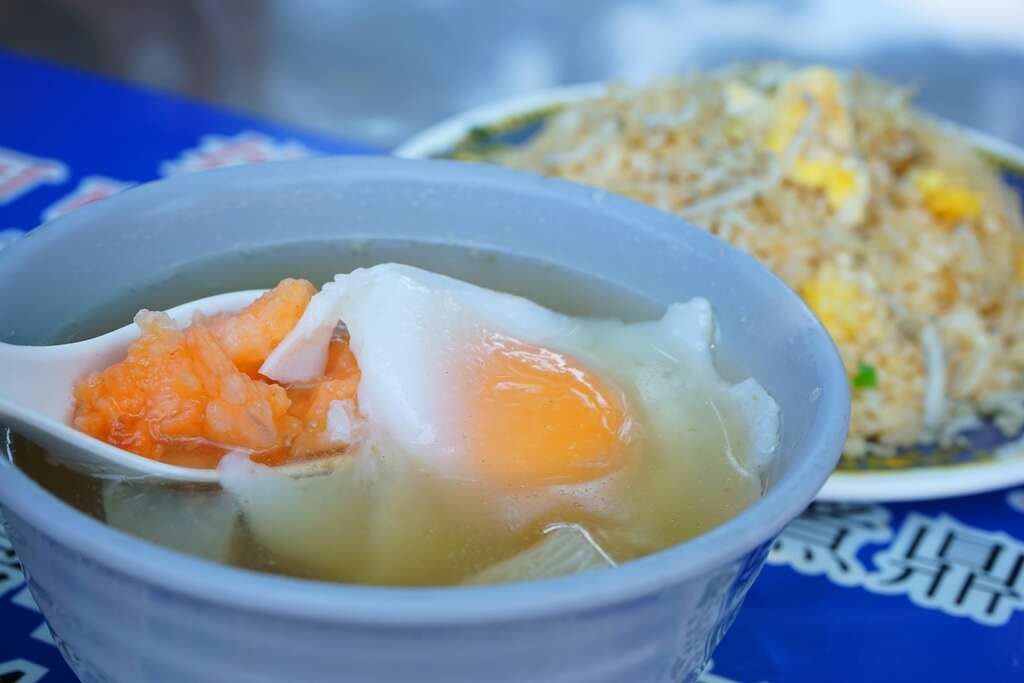 大稻埕慈圣宫前的小吃街是老饕们必访的口袋名单