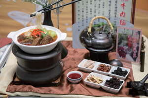 台北画刊102年10月第549期—2013台北国际牛肉面节 九牛奔腾 大开场「面」