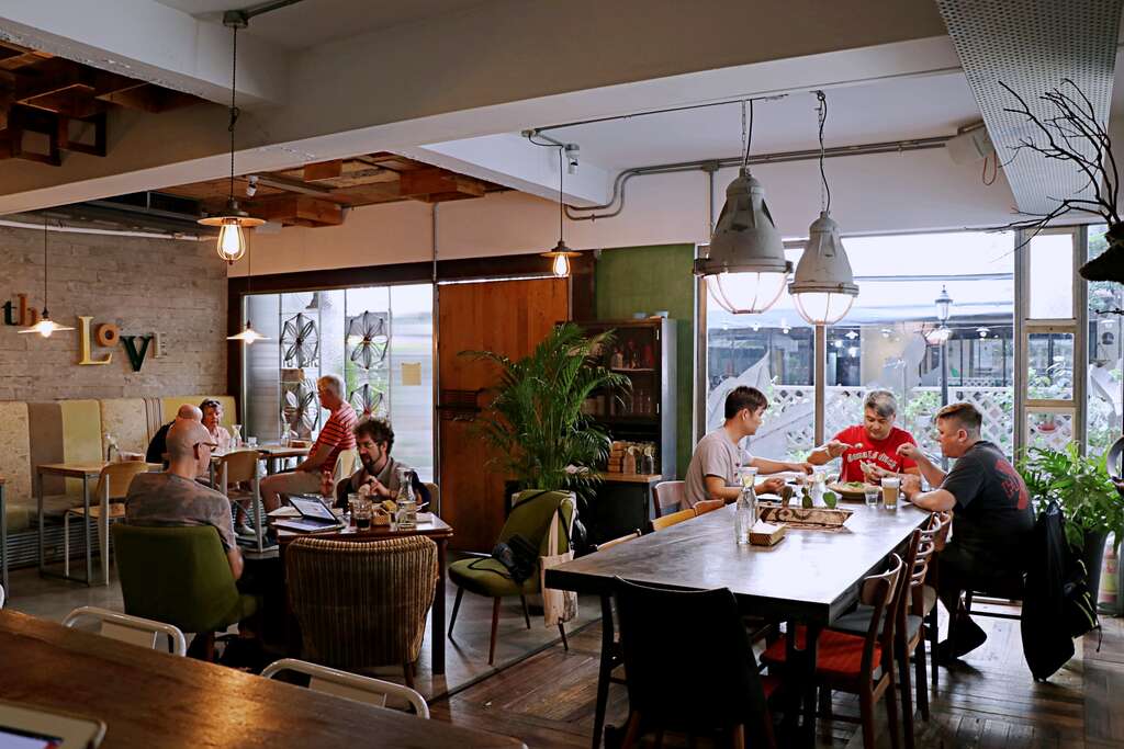 TAIPEI WINTER 2018 Vol.14 Herban Kitchen & Bar: A Western Vegetarian Oasis in Taipei