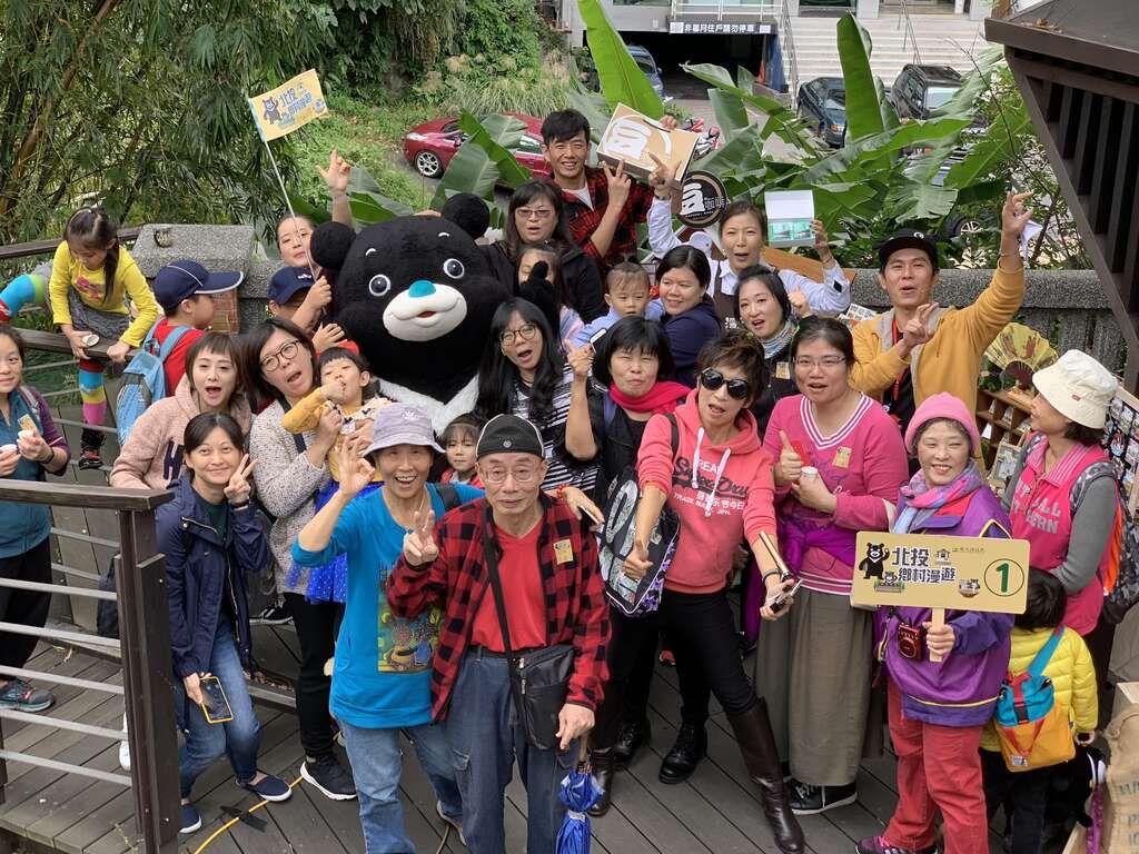 熊赞化身导览员带民众畅游秘境_北投乡村漫游趣