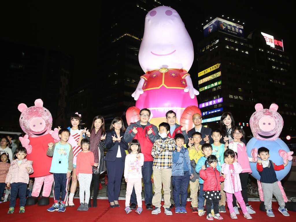 灯节明日登场，台北市副市长邓家基与富邦集团、台湾大哥大代表邀请民众明天一起来西区赏灯。.JPG