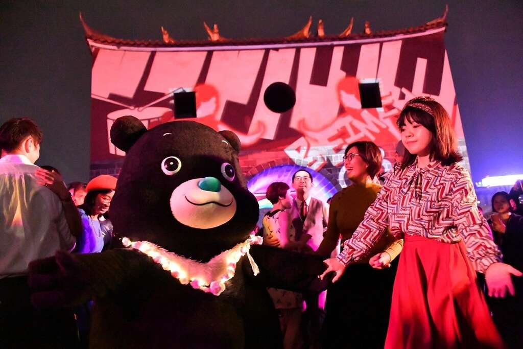 熊讚秀舞技，與Swing_Dance社團一起搖擺北門
