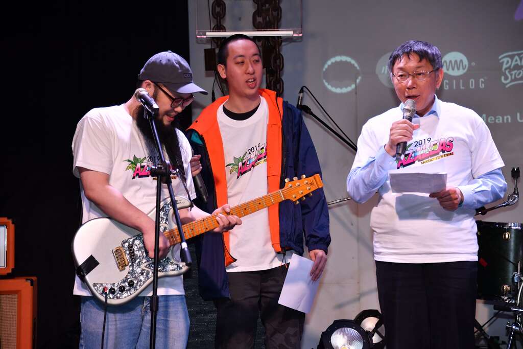 台北市长柯文哲演唱杜鹃花_博得满堂喝采.JPG