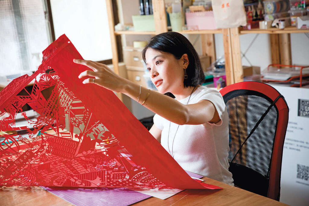 TAIPEI Spring 2019 Vol.15--From Fingertips to Paper: Papercraft Artist Johan Cheng Cuts a Slice of Life's Most Beautiful Moments