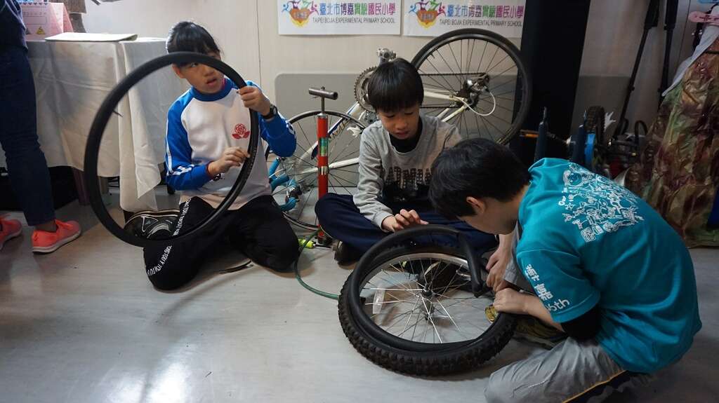 博嘉實小教程規畫多元，並鼓勵學生實際動手操作。（圖／博嘉實小）