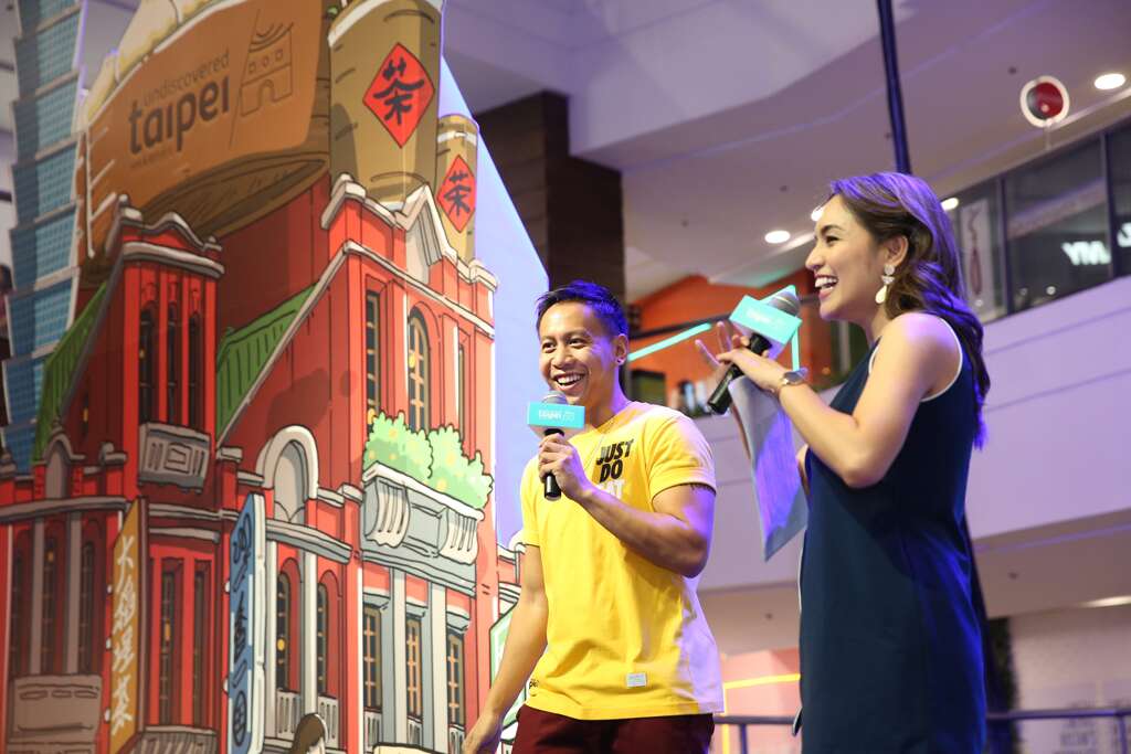 Mikey在台北主题日演唱最新台北观光主题曲,与民众热切分享心目中的台北.JPG