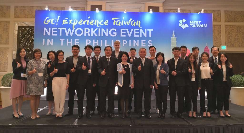 台北市政府江春慧专委与经济部国贸局王组长、MEET_TAIWAN曾主任及台湾MICE相关业者们於菲律宾马尼拉大合影