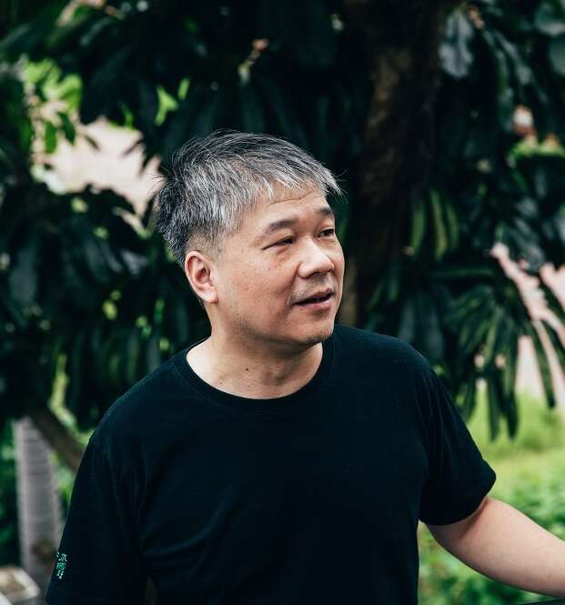 贫穷男，观赏表演艺术、电影作品无数的资深评论人。至今仍保有满满的热忱，及乐於与人分享的初心。