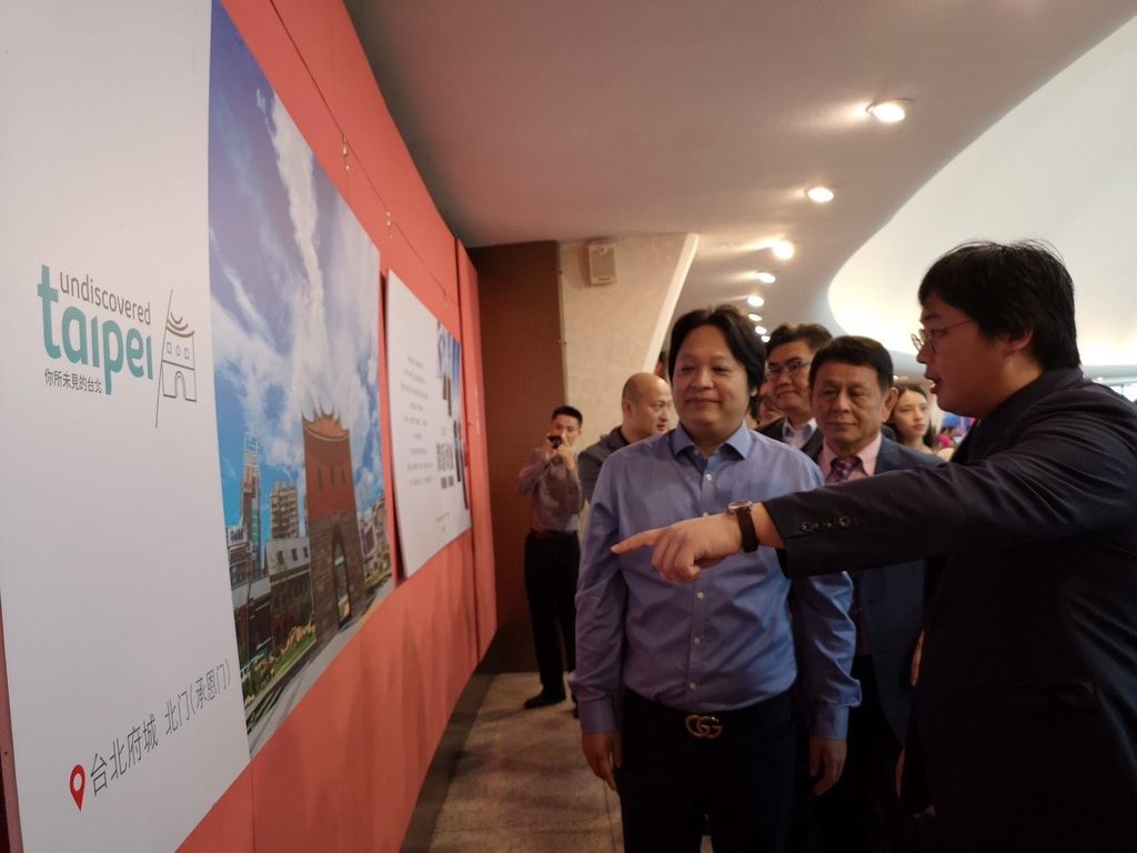 北市观传局、上海文旅局与长荣航空合作於东方明珠电视塔联合展出微游双城图片
