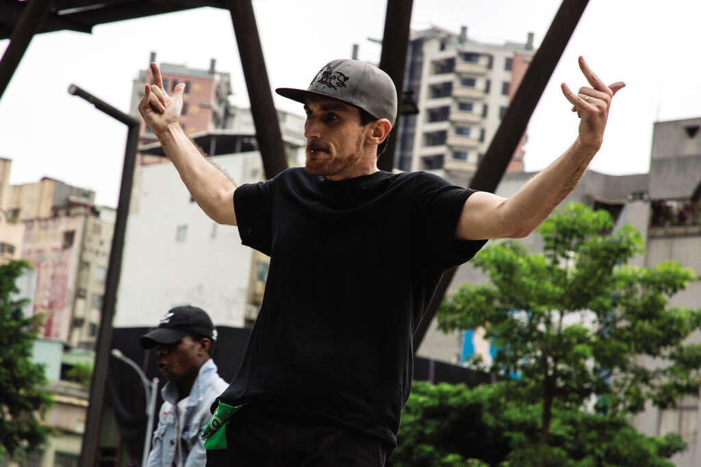 TAIPEI 秋季号 2019 Vol.17--メジャーを目指して：台北のヒップホップダンスを支えるスペイン人B-boy