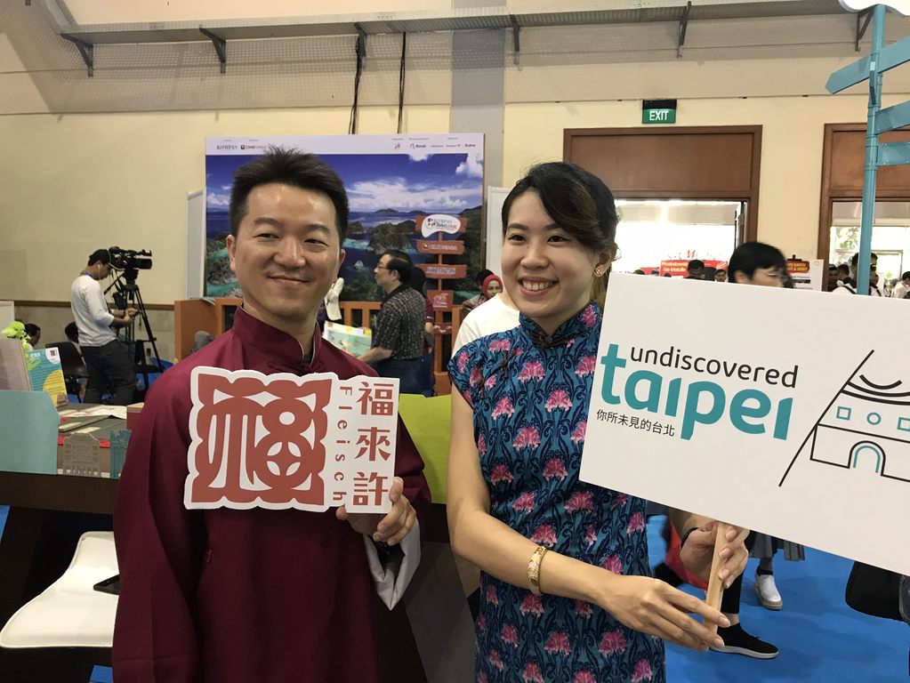 福來許提供旅展民眾免費旗袍體驗