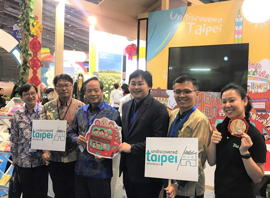 觀傳局長劉奕霆與華航呂若阜總經理及貴賓們一起公布「Undiscovered_Taipei清真假期」超優惠自由行專案