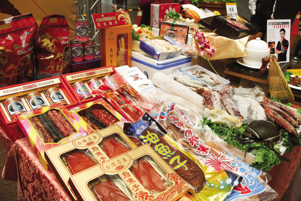 TAIPEI 冬季号 2019 Vol.18--西洋と中華の新年 変化する台北 異なる風習と文化