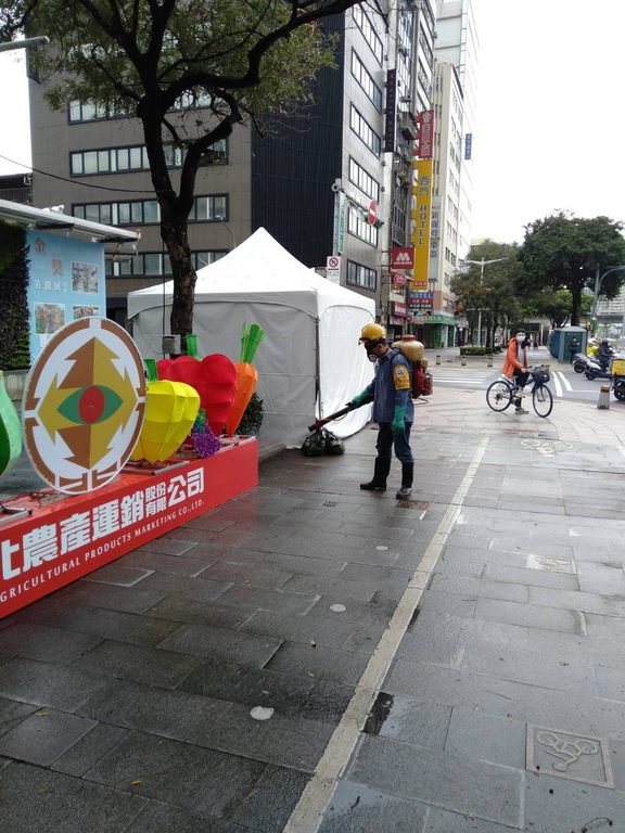 北市府於燈節各燈區進行全面消毒全面提升防疫措施