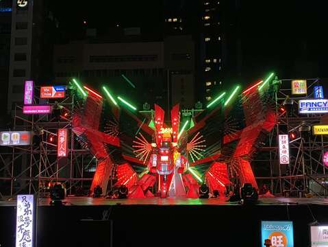 Festival Lampion Taipei 2020 Bertajuk “TOGETHER WE GLOW” Lampion-lampion kreatif gemerlap secara berangkaian di Distrik Barat dan Timur