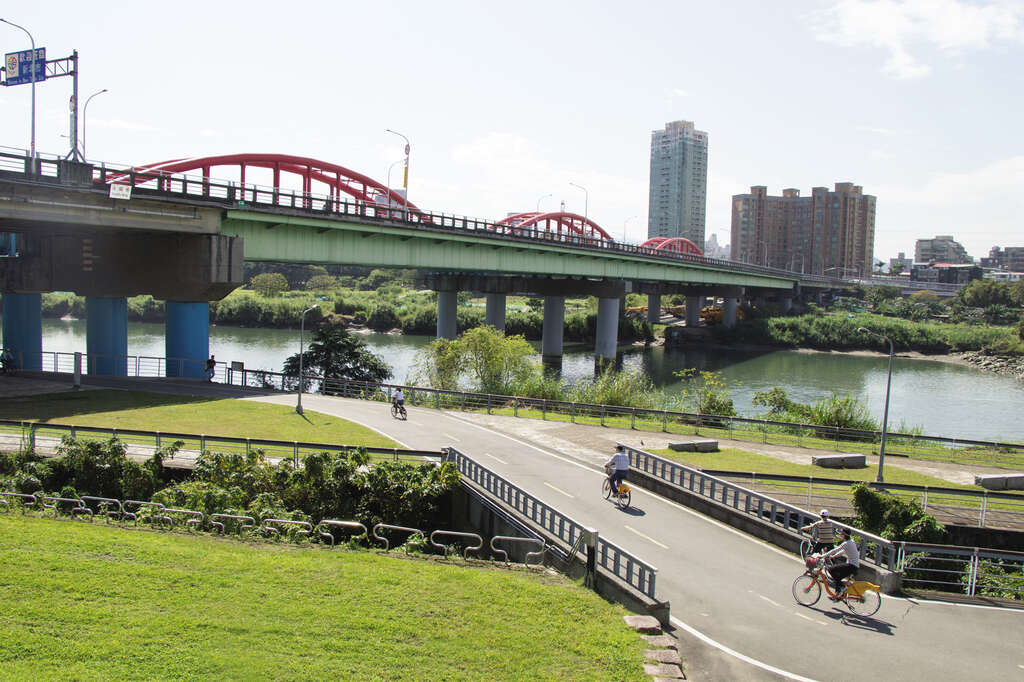 TAIPEI Winter 2020 Vol.19--Get on Your Bike: Three Cycle Routes in Taipei