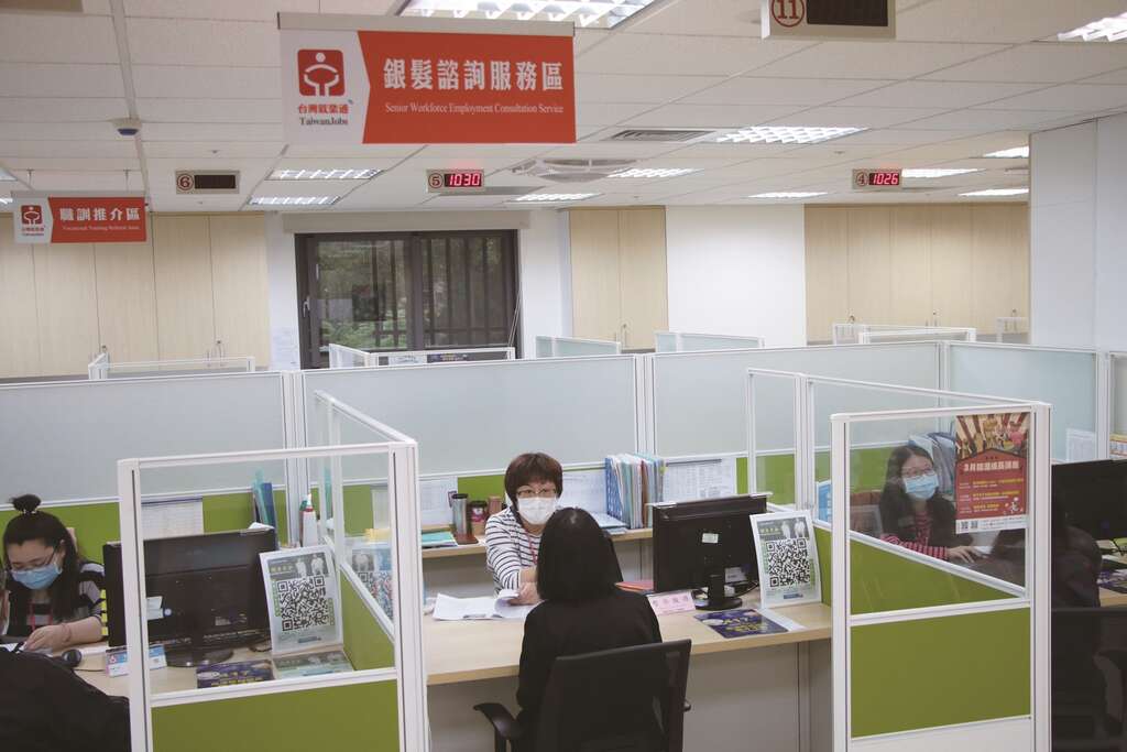 南港東明青銀站 005