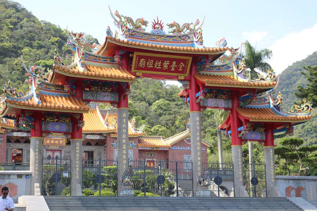 圓覺寺步道入口由葉氏祖廟旁的小路進入