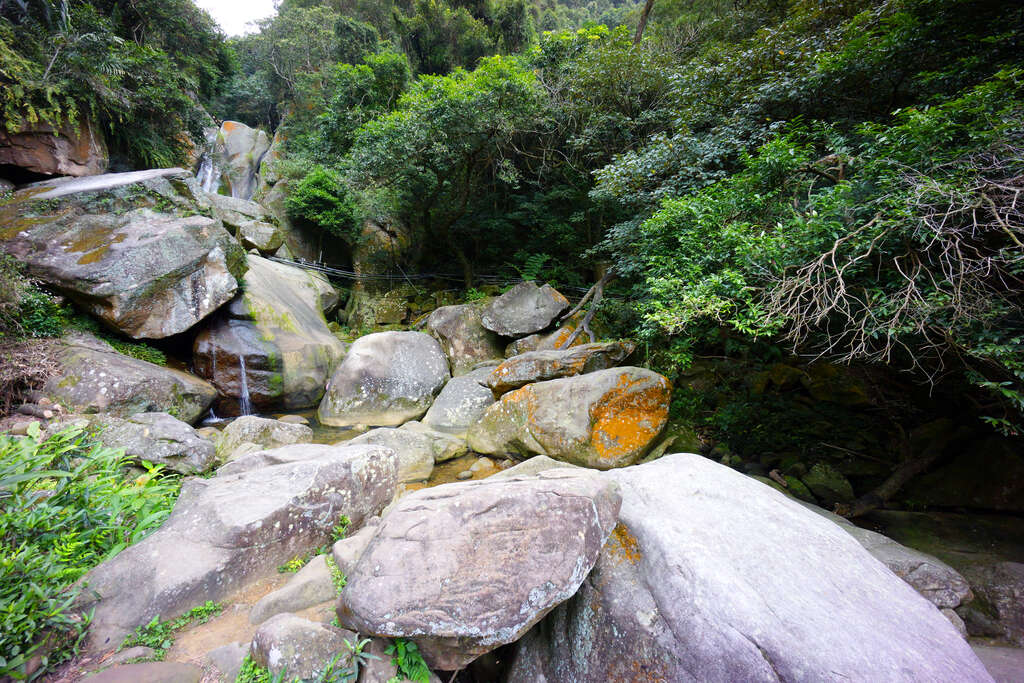 大沟溪生态治水园区登山步道-巨岩峭壁-圆觉瀑布