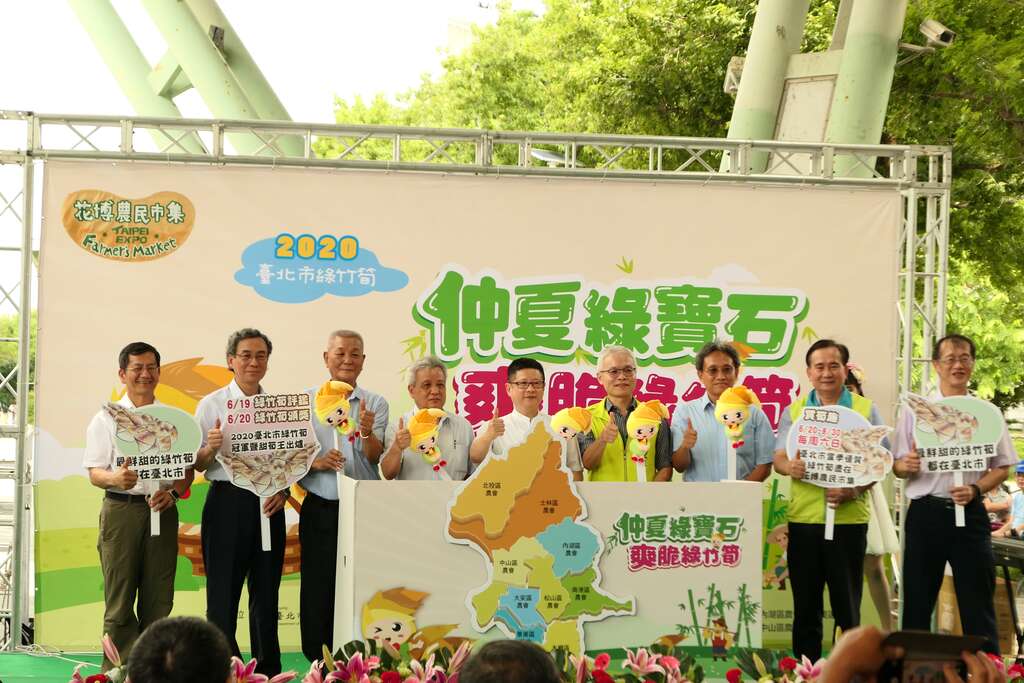 大合照，左起周會長、蘇總幹事、鄭常務監事、莊理事長、林局長、莊副署長、郭場長、王分署長
