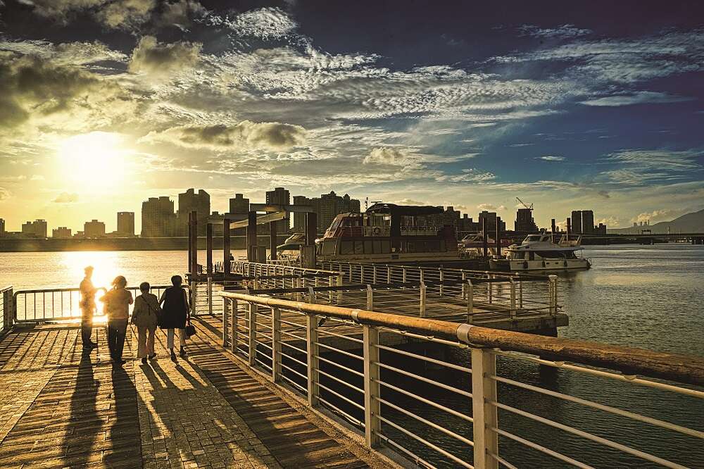 河滨迎风_大稻埕码头夕照
