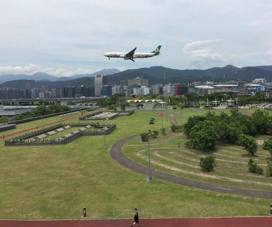 Free Water-sprinkling fun for the Entire Family at Neihu Sports Park