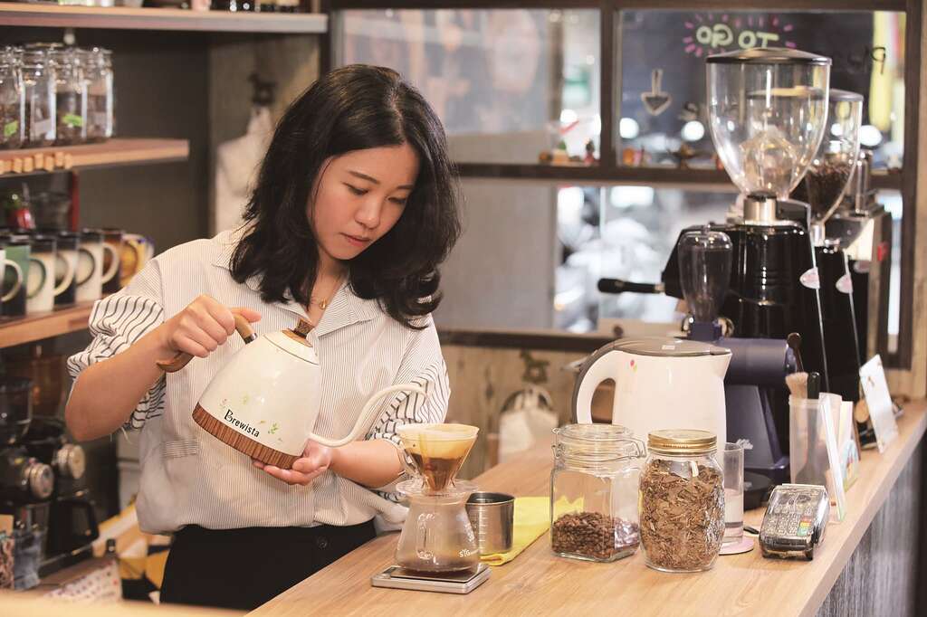 万华老城咖啡香活动发起者陈筱怡透过咖啡推广万华在地文化。