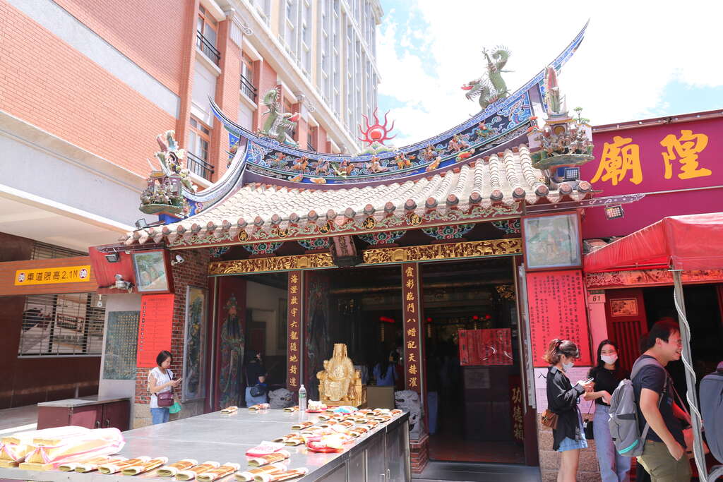 Xiahai Temple Front Close up