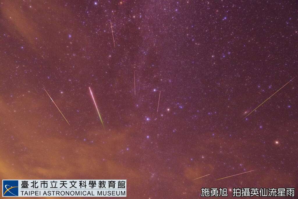 穿越秋季仙后座银河的英仙流星雨施勇旭