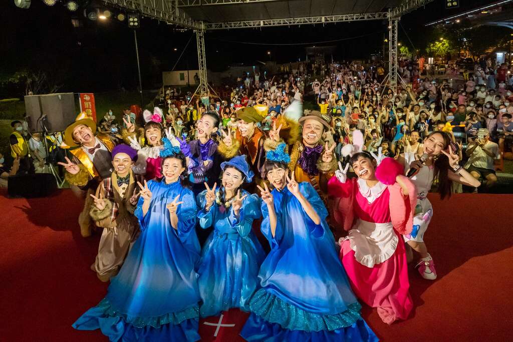 北投樂活節邀請蘋果劇團演出《嬌滴滴與髒兮兮》,近千名親子觀眾湧入七星公園歡樂參與!