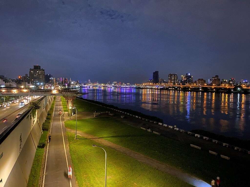 污水處理廠附設迪化休閒運動公園是臺北市區內難得觀賞美景的秘密基地-迪化