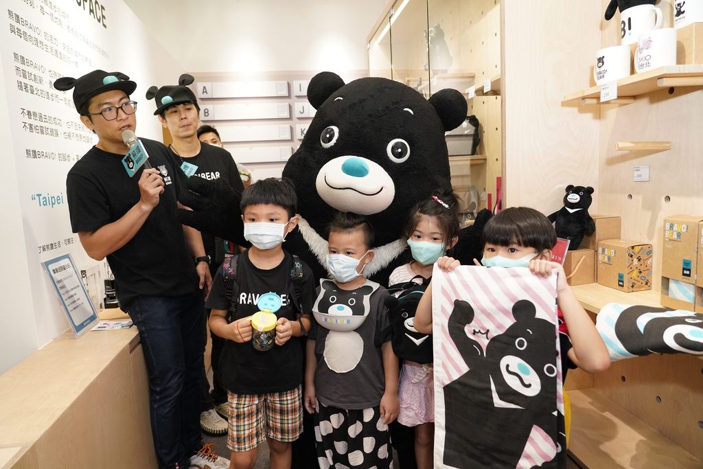 熊讚與嬰幼兒品牌奇哥聯名商品於今日熊讚辦公室首賣.JPG